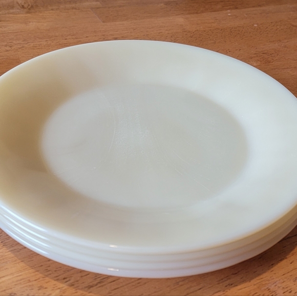 Vintage Fire King Ivory 9" dinner plates. Set of 4 - Picture 2 of 7